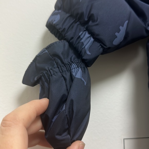 NWOT Gap Dino newborn snow suit size 0-6months - Picture 5 of 7